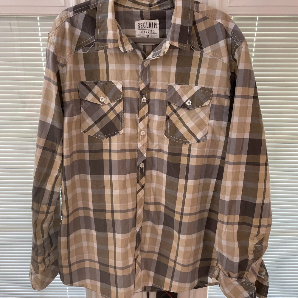 BK                                                                Men's XL Shirt
